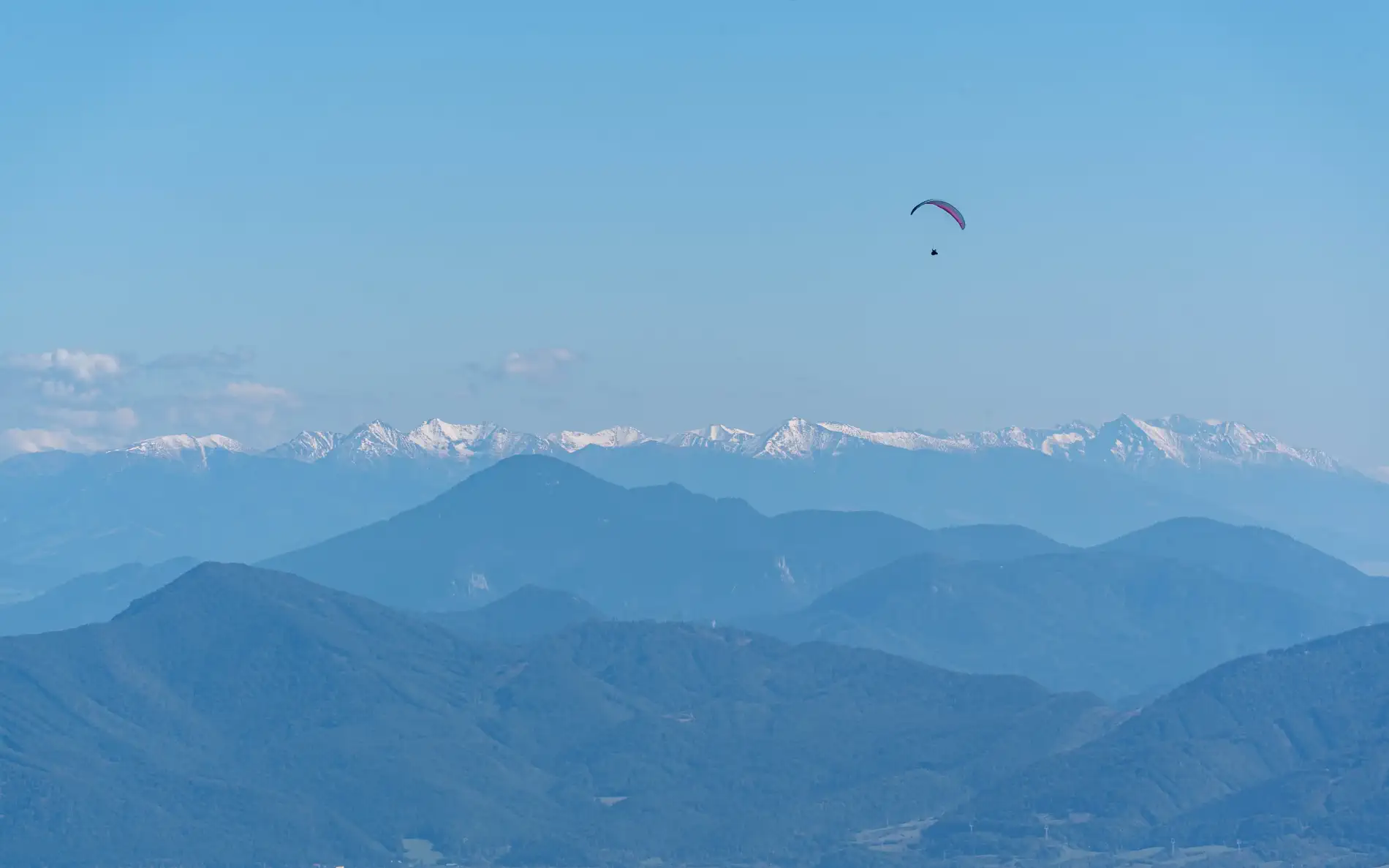 Za priaznivej viditeľnosti je dovidieť až na Vysoké Tatry.